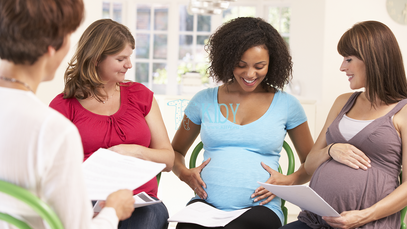 Būsimajai mamai labai naudinga lankyti pasiruošimo gimdymui kursus