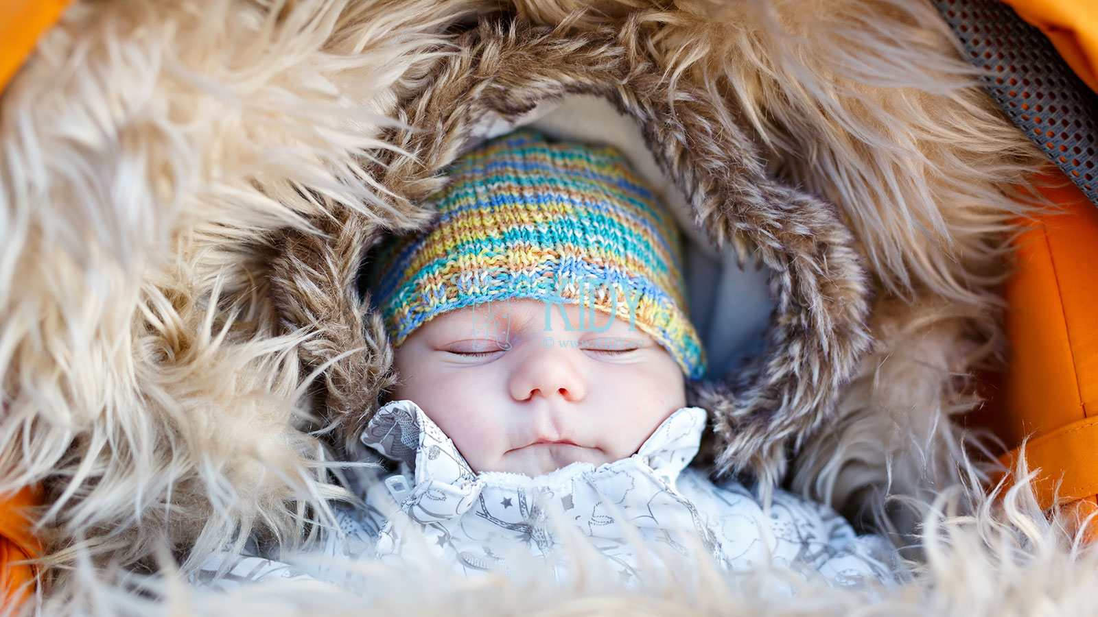 Какую одежду нужно купить для новорожденного зимой?