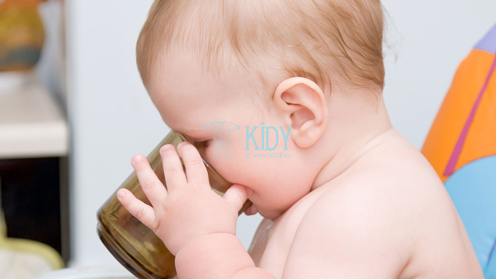 Kaip išmokyti vaiką savarankiškai gerti iš puodelio?